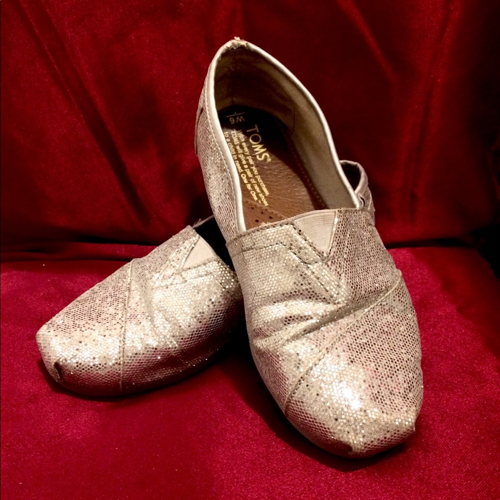 Toms Silver Sparkle shoes. Comfy @ cute all season - Picture 2 of 7